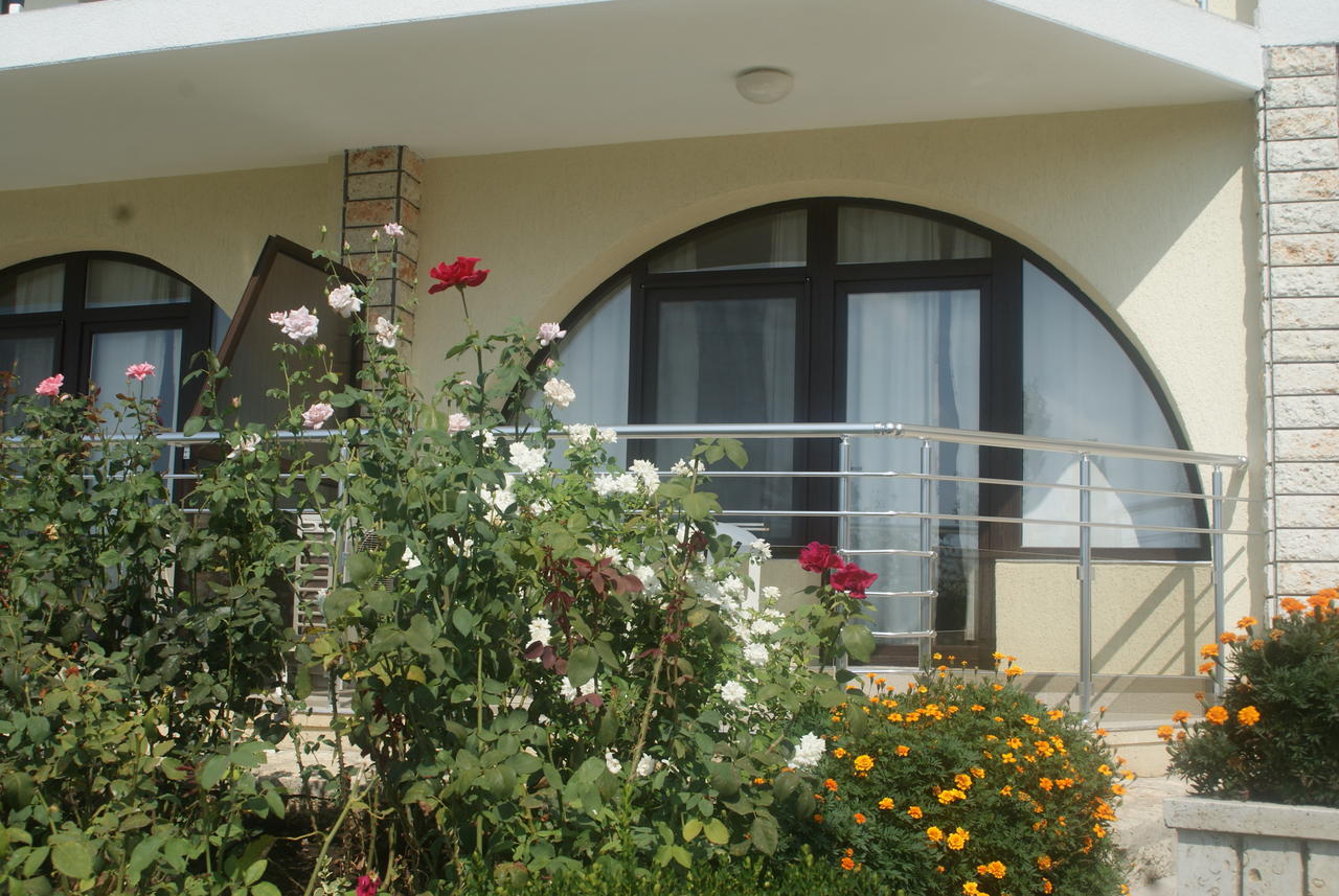 Family Hotel Venera Kavarna Buitenkant foto
